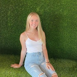 Meet your Posher, Olivia